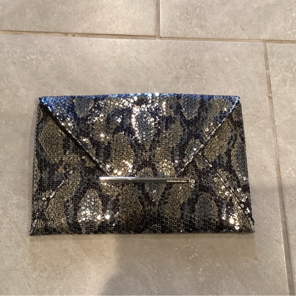 BCBG MAXAZARI SEQUIN SNAKE SKIN CLUTCH PURSE GOLD HARDWARE - Picture 3 of 7